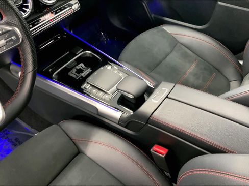 Used 2022 Mercedes-Benz GLB 250 image 26