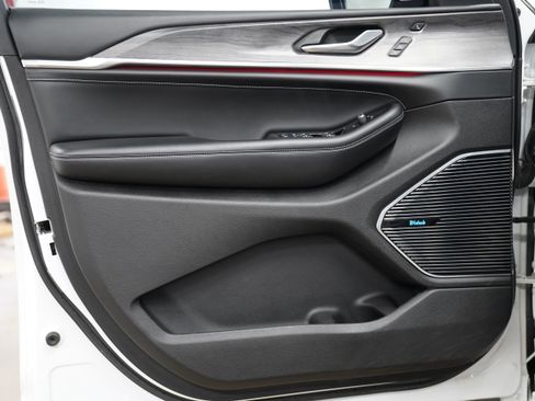 Used 2021 Jeep Grand Cherokee L Overland w/ Advanced Protech Group III image 19