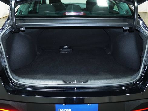 Certified 2026 Hyundai Elantra SE FWD image 6