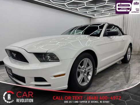 Used 2013 Ford Mustang Convertible image 3