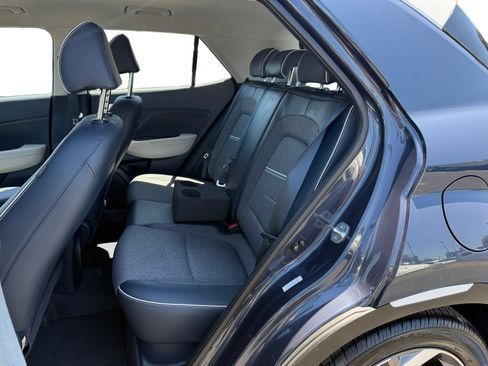 Certified 2021 Hyundai Venue FWD image 16