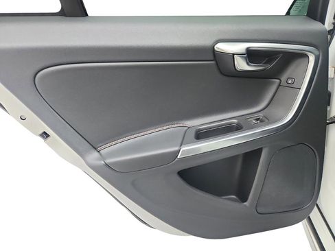 Used 2016 Volvo V60 T5 Cross Country image 23