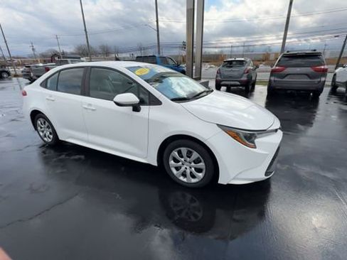 Used 2023 Toyota Corolla LE image 2