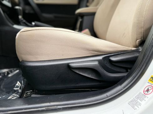 Used 2015 Toyota Corolla LE FWD image 34
