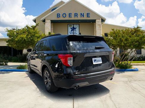 Used 2023 Ford Explorer XLT w/ Equipment Group 202A RWD image 3