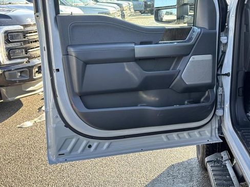 New 2026 Ford F250 Lariat w/ Black Appearance Package image 10