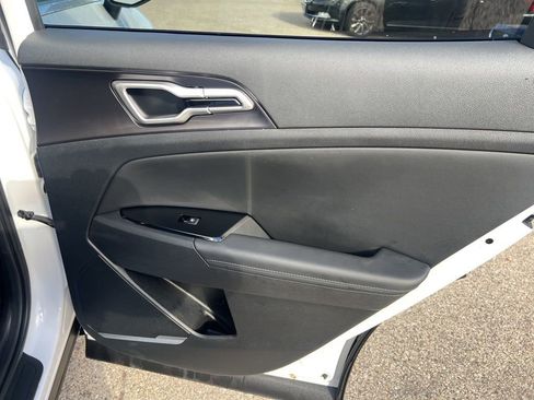 Certified 2025 Kia Sportage EX image 16