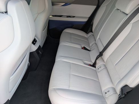 Certified 2025 Cadillac Optiq Luxury 2 AWD/4WD image 15