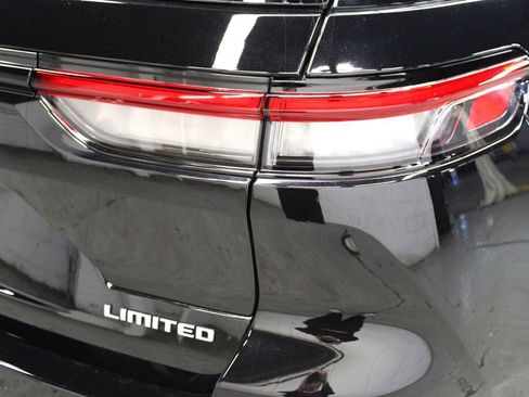 New 2025 Jeep Grand Cherokee Limited w/ Luxury Tech Group II image 38