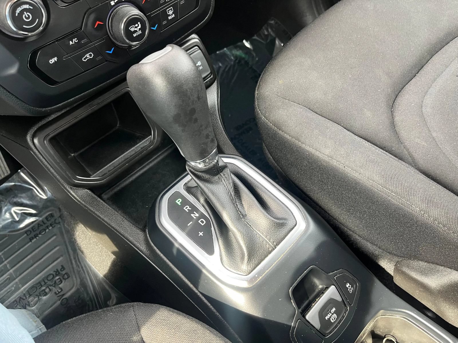 Used 2020 Jeep Renegade Latitude FWD image 20