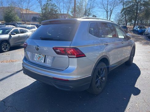 Used 2024 Volkswagen Tiguan SE image 5