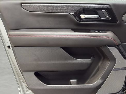 Used 2025 GMC Yukon XL AT4 Ultimate AWD/4WD image 18