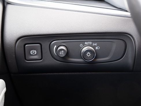 Used 2021 Buick Enclave Essence image 11