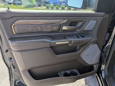 Used 2025 RAM 1500 Limited AWD/4WD image 8