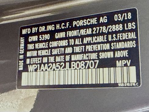 Certified 2018 Porsche Macan image 30