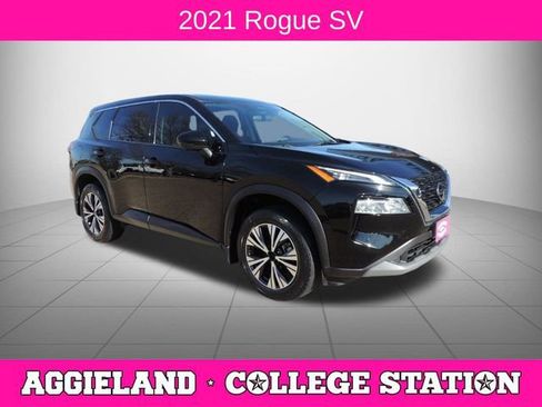 Used 2021 Nissan Rogue SV image 1