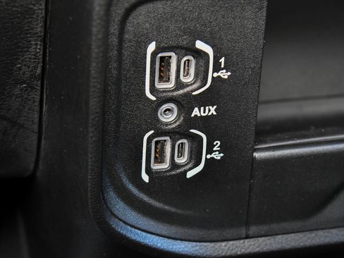 Used 2025 RAM 2500 Big Horn AWD/4WD image 30