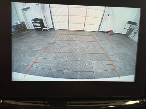 Used 2018 Chevrolet Traverse LT FWD image 26