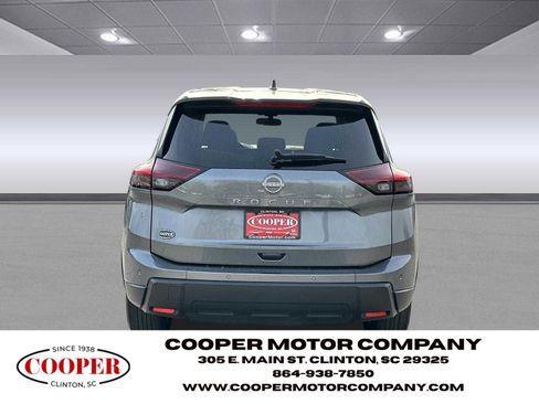 Used 2025 Nissan Rogue SV image 4