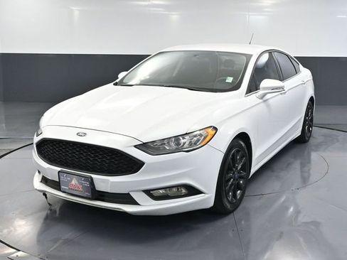 Used 2017 Ford Fusion SE image 11