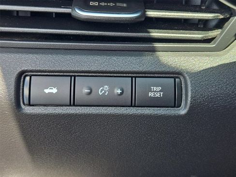 Used 2024 Nissan Altima 2.5 SV FWD image 10
