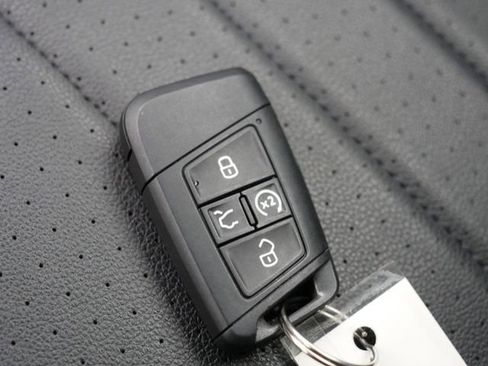 Certified 2024 Volkswagen Tiguan Wolfsburg Edition AWD/4WD image 37