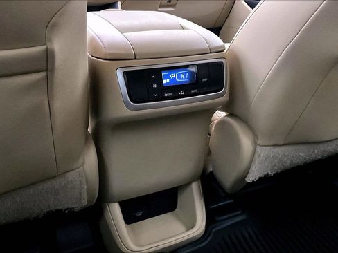 Used 2016 Toyota Highlander Limited image 32