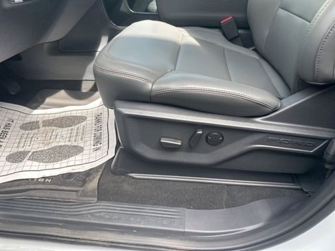 New 2025 Ford Expedition Active image 17