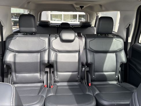 Used 2025 Ford Expedition Max Platinum image 23