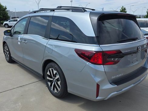 New 2026 Honda Odyssey EX-L image 3