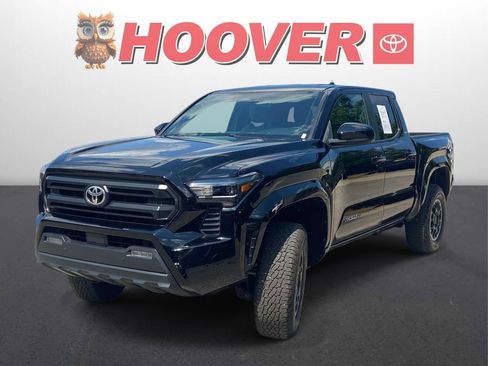 Used 2024 Toyota Tacoma SR5 AWD/4WD image 5