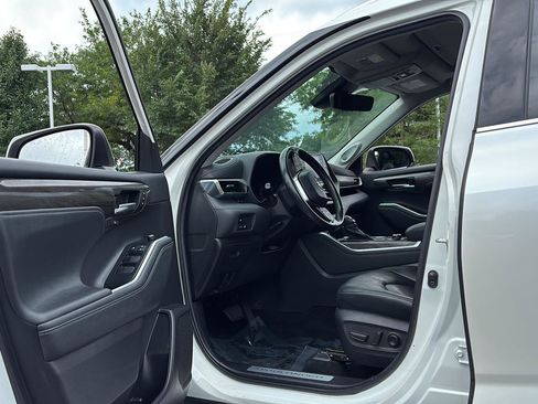 Used 2021 Toyota Highlander Limited AWD/4WD image 2