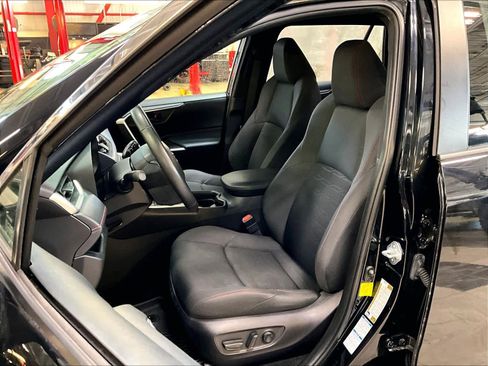 Used 2021 Toyota RAV4 SE image 10