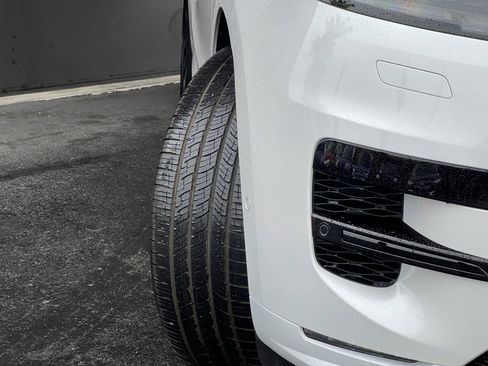 New 2025 Land Rover Range Rover Sport Dynamic SE image 3