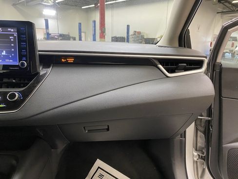 Used 2022 Toyota Corolla LE image 24