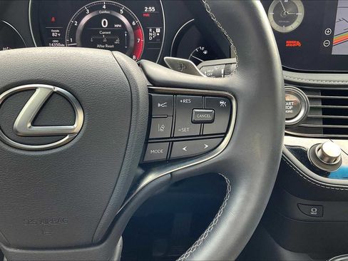 Used 2022 Lexus LS 500 w/ Accessory Package (Z1) image 23