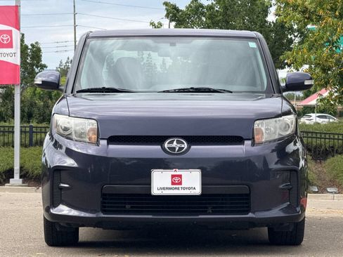 Used 2012 Scion xB FWD image 9