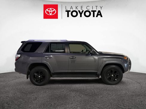 Used 2017 Toyota 4Runner SR5 image 10