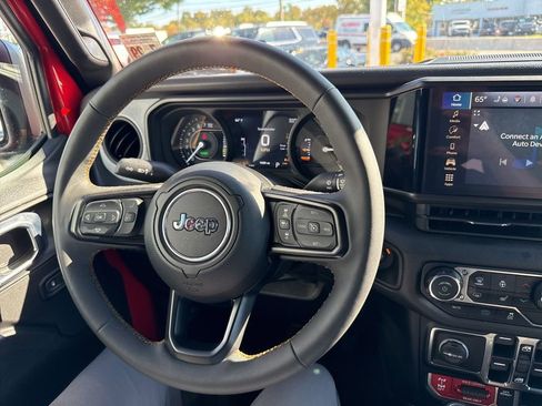 Used 2024 Jeep Wrangler Unlimited image 38