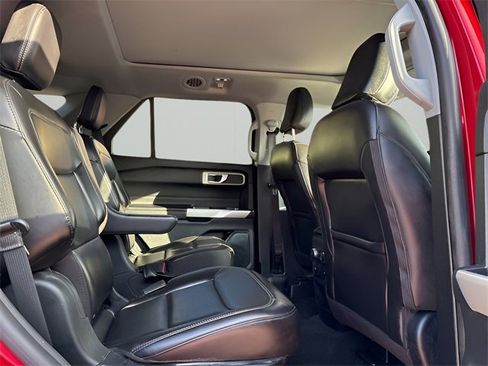 Used 2021 Ford Explorer XLT w/ Equipment Group 202A image 16