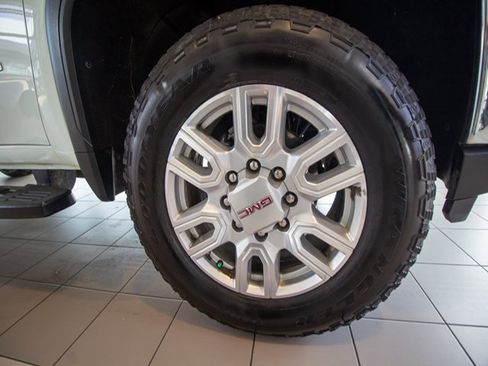 Used 2022 GMC Sierra 2500 SLT w/ SLT Preferred Package image 29