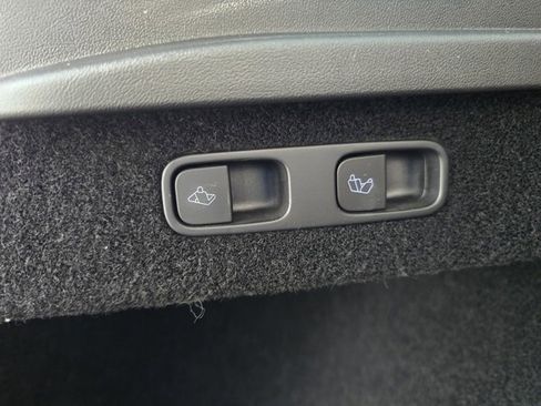 Used 2024 Tesla Model Y Long Range image 39