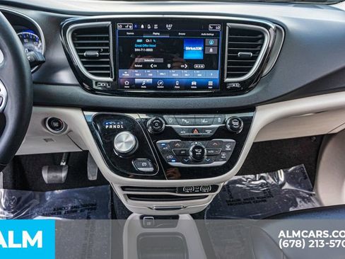 Used 2023 Chrysler Pacifica Touring-L FWD image 46