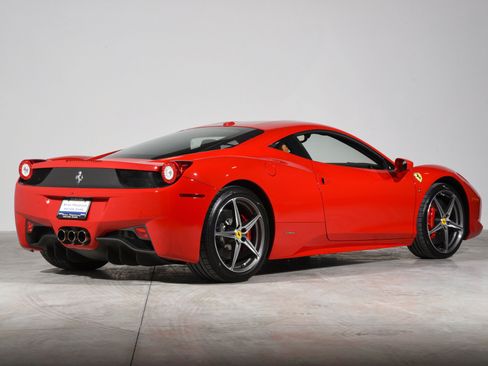 Used 2015 Ferrari 458 Italia Coupe RWD image 3