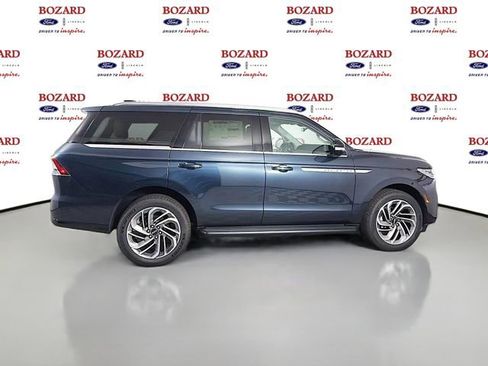 New 2026 Lincoln Navigator Premiere AWD/4WD image 9