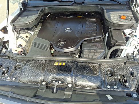 Certified 2025 Mercedes-Benz GLS 450 4MATIC image 28