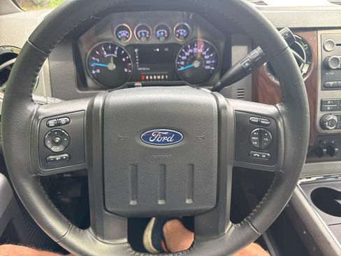 Used 2011 Ford F250 Lariat w/ Lariat Interior Pkg AWD/4WD image 22