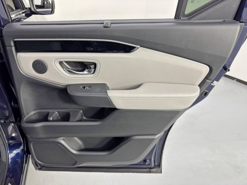 Used 2025 Honda Pilot EX-L image 43