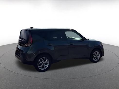 Used 2025 Kia Soul LX w/ LX Technology Package FWD image 11