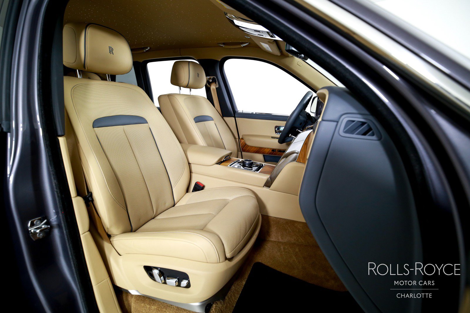 Certified 2020 Rolls-Royce Cullinan AWD/4WD image 35